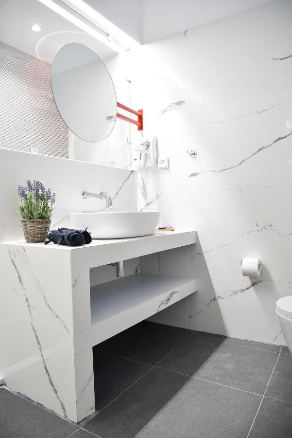Central44 Yolo Casual Suite Атина Екстериор снимка